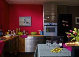 Modiga färger och iögonfallande objekt för ditt kök. 6 ljusa idéer