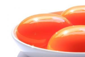 Ägg i "rätt" färg: hur man gör apelsin äggula