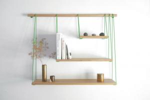 Enkelt och elegant bokhylla inspirerad av hängbroar