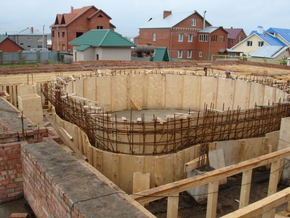 Kompletta interna pooler är byggda i stugor området 300-400 kvadratmeter. m eller mer.