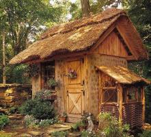 Hus av trä: snygg, praktisk, billig