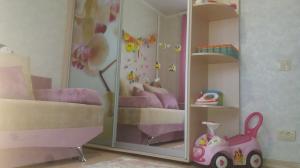 Reparationer i barnens rum, tur-baserade åtgärder och funktionalitet av den totala