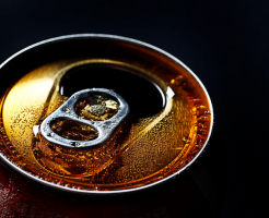 10 intressanta egenskaper hos Coca-Cola. Om håret häll en drink som kommer
