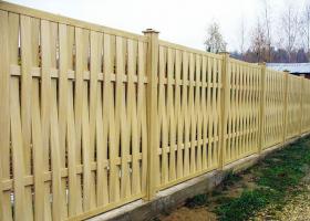 Wicker staket gjorda av brädor med sina händer: det billigaste alternativet staket