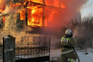 En brand i ett hus på landet: dåliga råd "motsatsen"