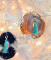 Designer smycken tillverkade av agat för dina nyårs julgranar. Enkelt, enkelt och billigt