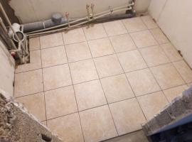 Reparation badrummet: utbud av plattor för golv och väggar. Inför vårdslöshet från en anställd