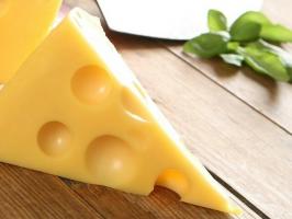 Vilka är fördelarna med ost, och om det kan skada