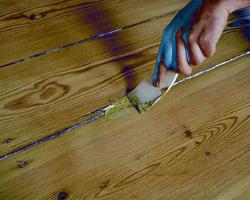 Hur att lappa ihop sprickor och hål i golvet