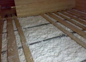 Uppvärmning av golvet i badet flaskor, betongblock, UK, perlit, penoplex flytande isolering